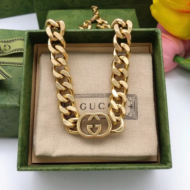 Collar Gucci GG Marmont Cadena Curb Dorada Gruesa con Cierre Interlocking Doble G 6