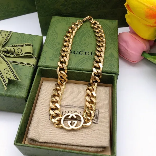 Collar Gucci GG Marmont Cadena Curb Dorada Gruesa con Cierre Interlocking Doble G 8