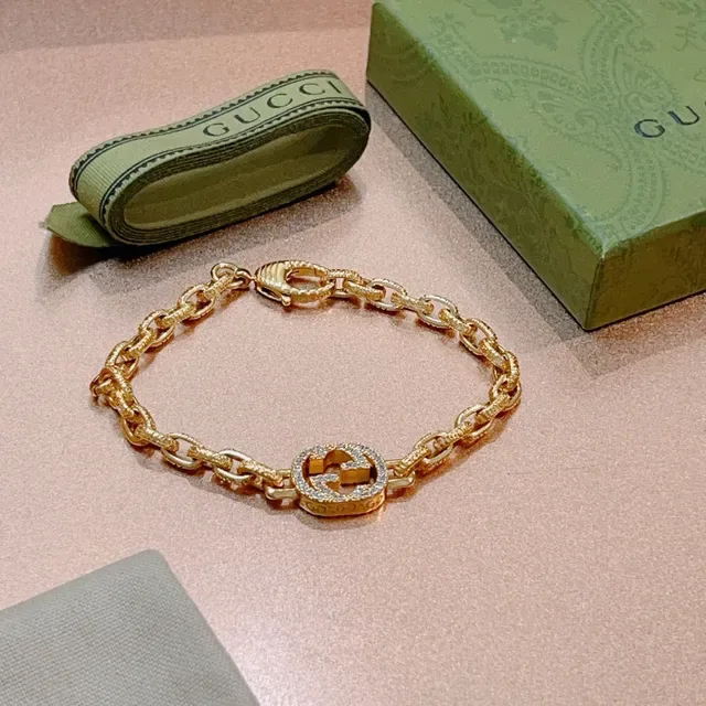 गुच्‍ची GG Marmont गोल्ड टोन क्रिस्टल इंटरलॉकिंग G चेन ब्रेसलेट 6
