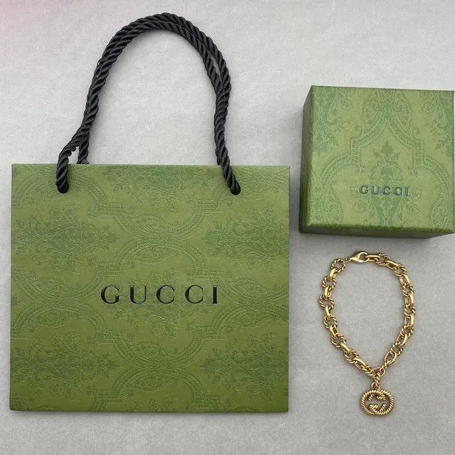 Gucci GG Marmont Pulseira de Corrente de Elos Trançados de Ouro com Pingente Interlocking G 5