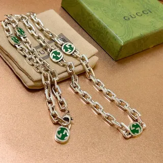 Gucci GG Marmont সবুজ এনামেল ইন্টারলকিং G চেইন হার