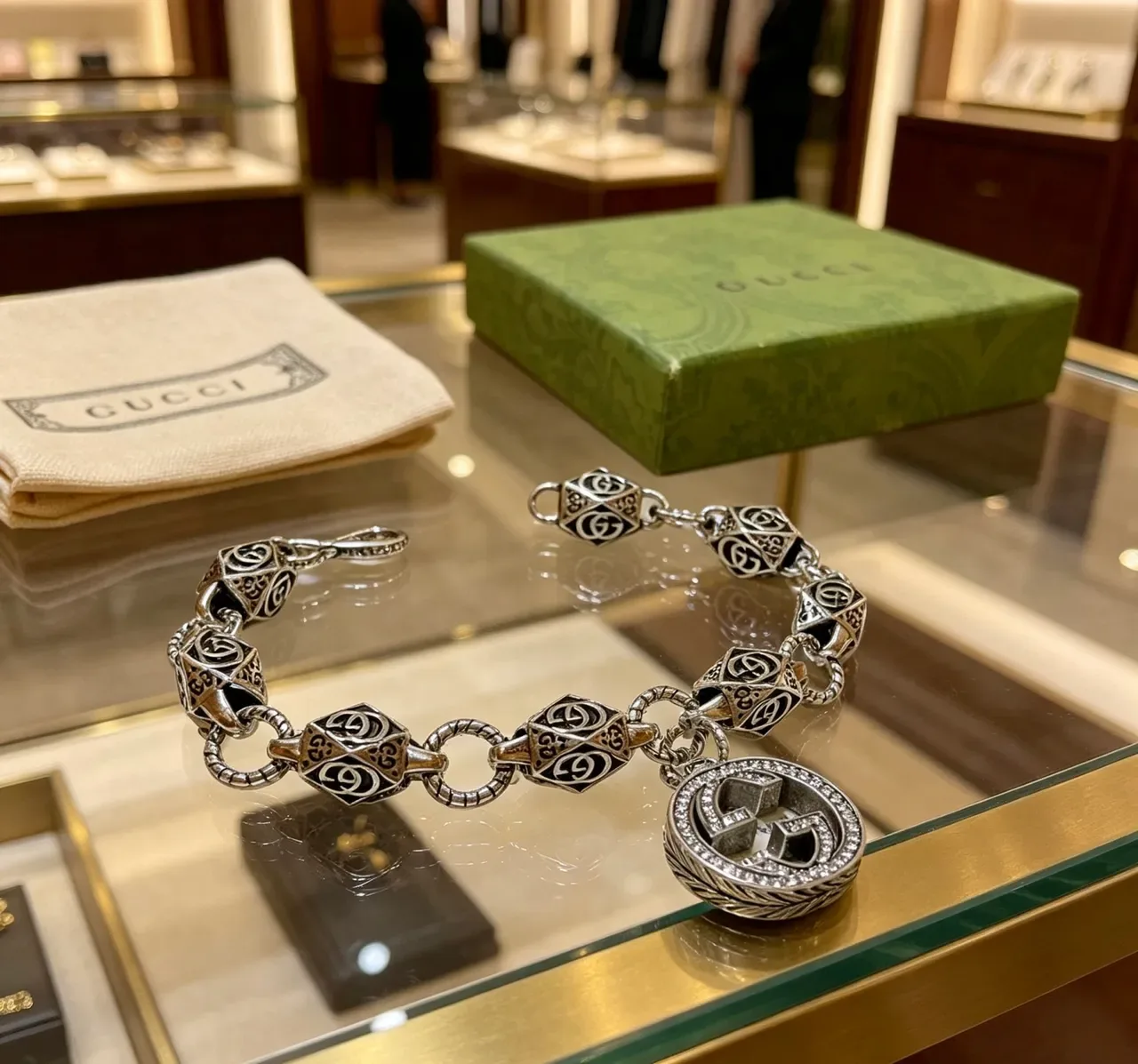 Gucci GG Marmont-Inspirado Interlocking G Bead y Pavé Pulsera Colgante 3