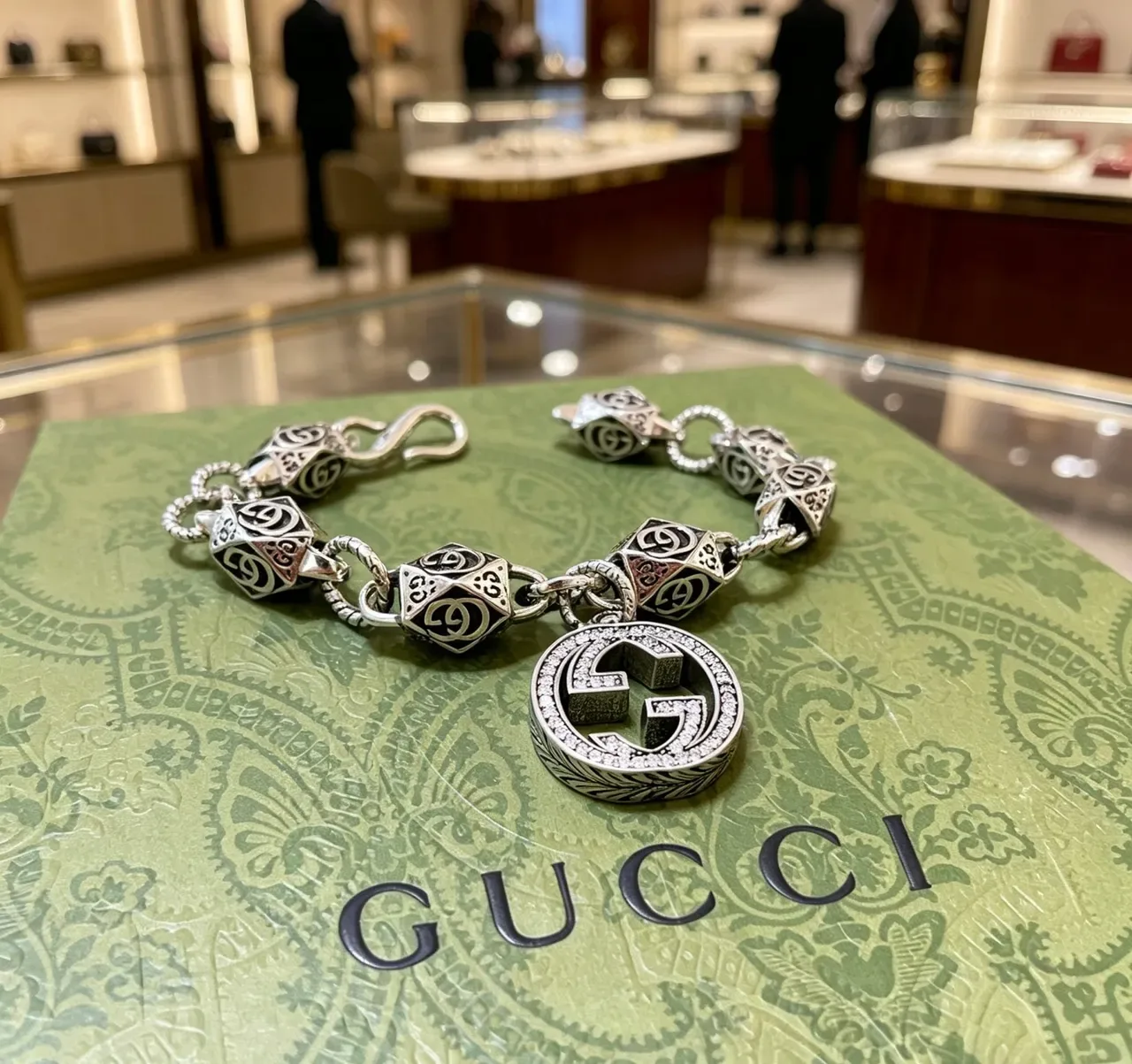 Gucci GG Marmont-Inspirado Interlocking G Bead y Pavé Pulsera Colgante 7