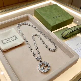 Gucci GG Marmont Interlocking G Laurel Wreath নেকলেস