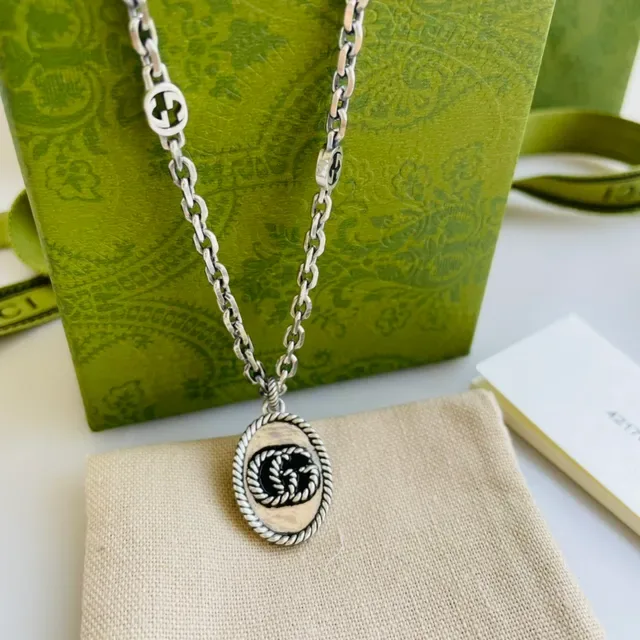 Colar Gucci GG Marmont Oval Borda de Corde Esmaltado Interlocking G 3