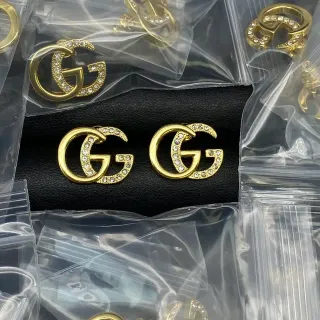 Gucci GG Marmont Pavé Crystal أقراط ذهبي اللون
