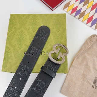 Gucci GG Marmont Cinto de couro preto perfurado