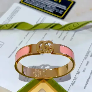 Gucci GG Marmont Pulsera rígida de esmalte rosa tono dorado