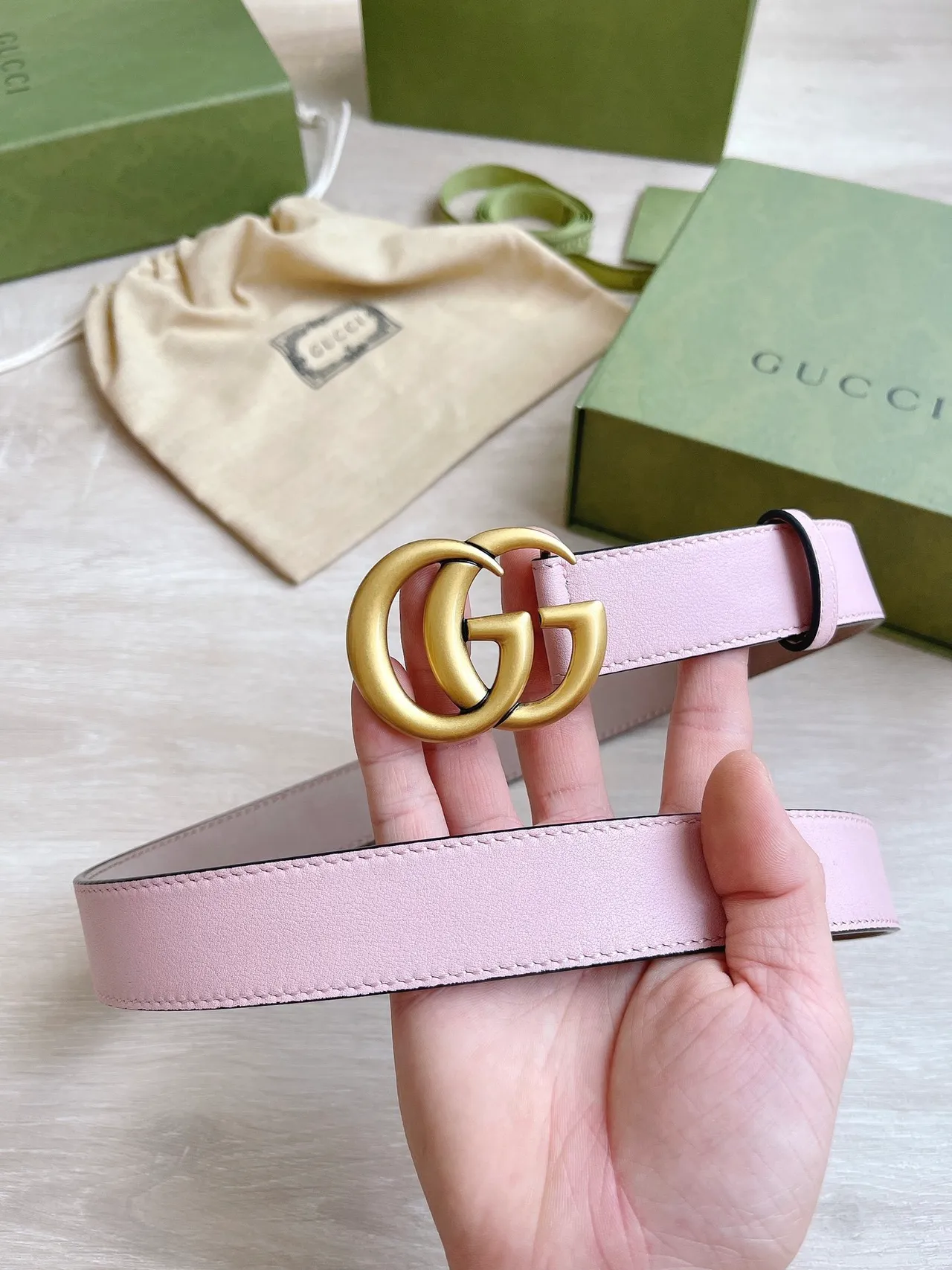 حزام جلد Gucci GG Marmont ناعم باستيل ذهبي وردي Interlocking Double G 2