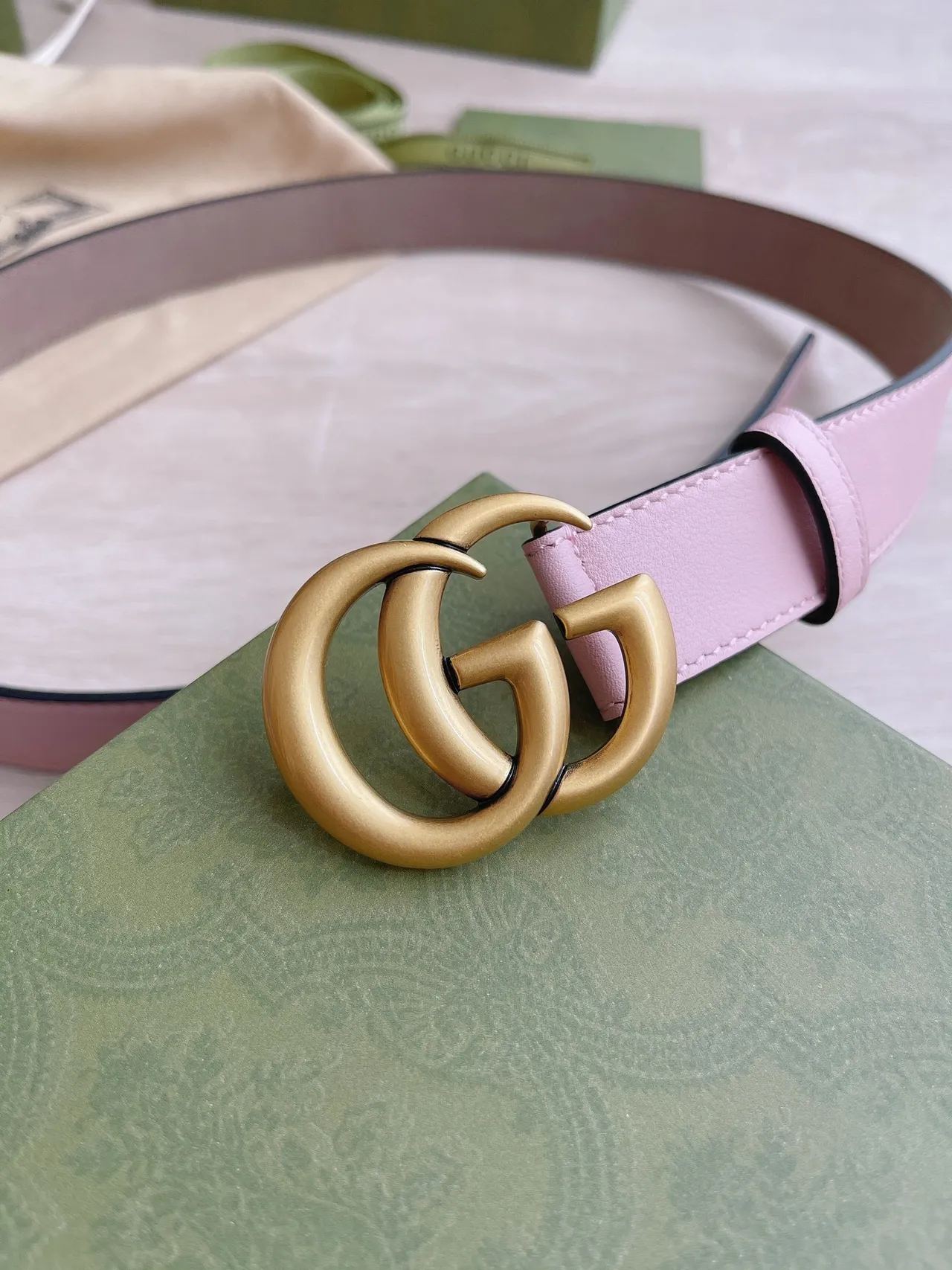 حزام جلد Gucci GG Marmont ناعم باستيل ذهبي وردي Interlocking Double G 4