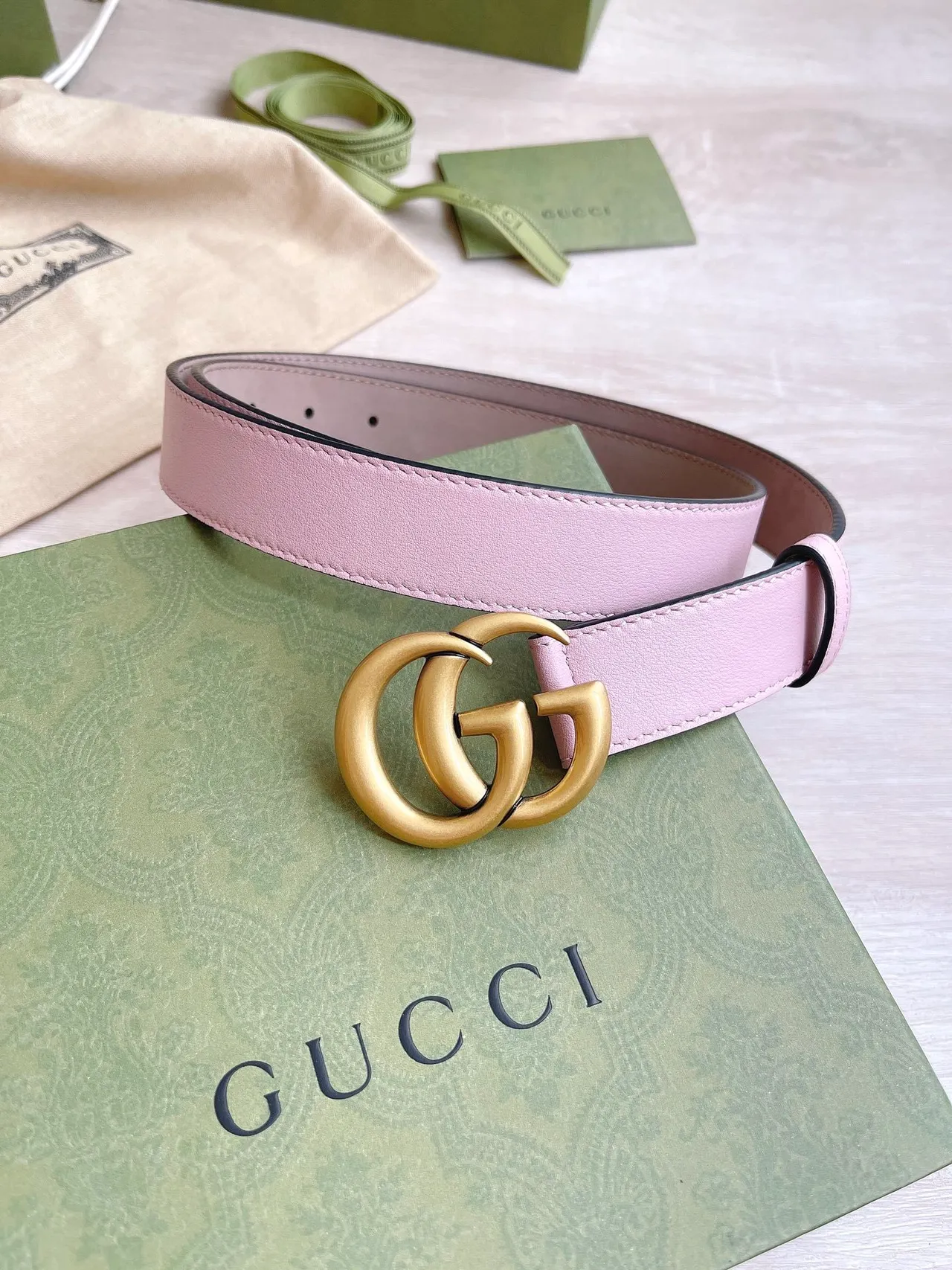 حزام جلد Gucci GG Marmont ناعم باستيل ذهبي وردي Interlocking Double G 5