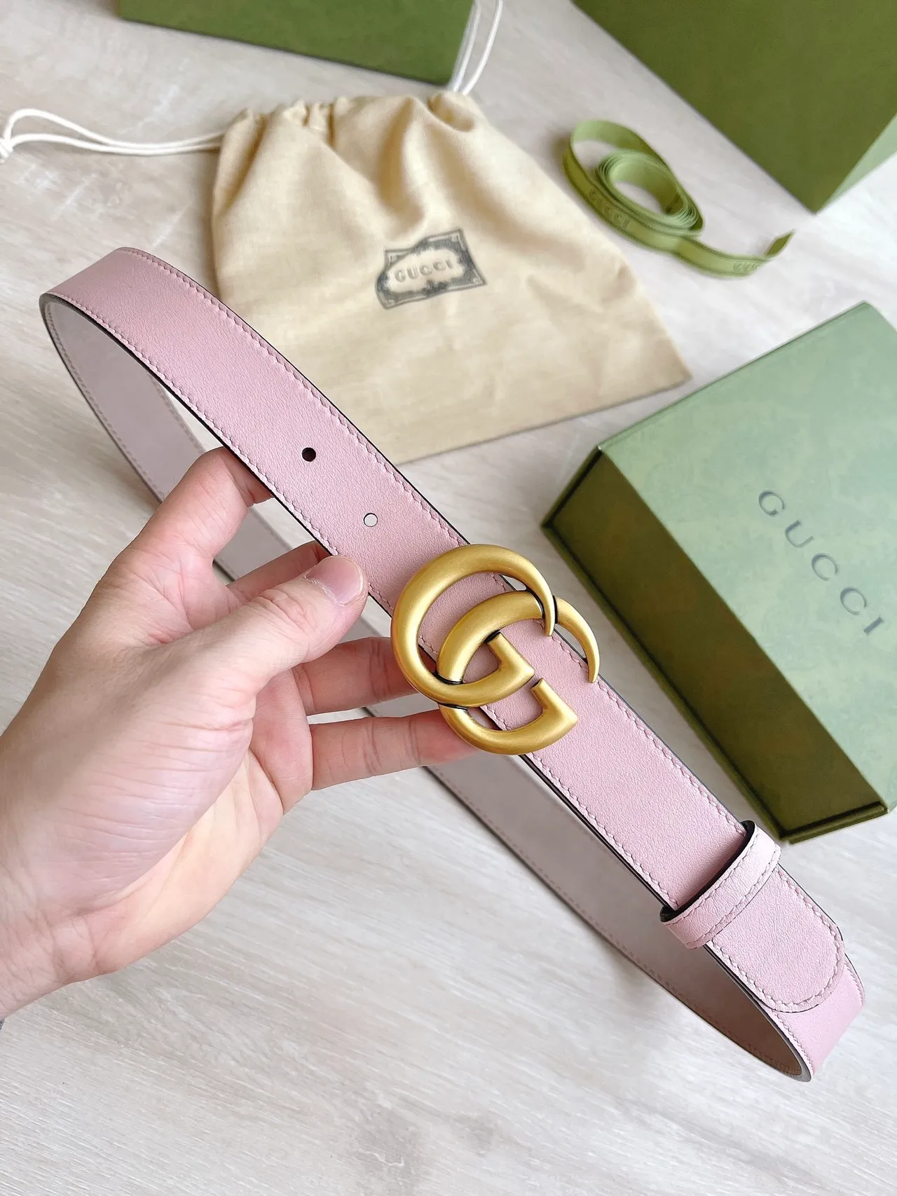 حزام جلد Gucci GG Marmont ناعم باستيل ذهبي وردي Interlocking Double G 7