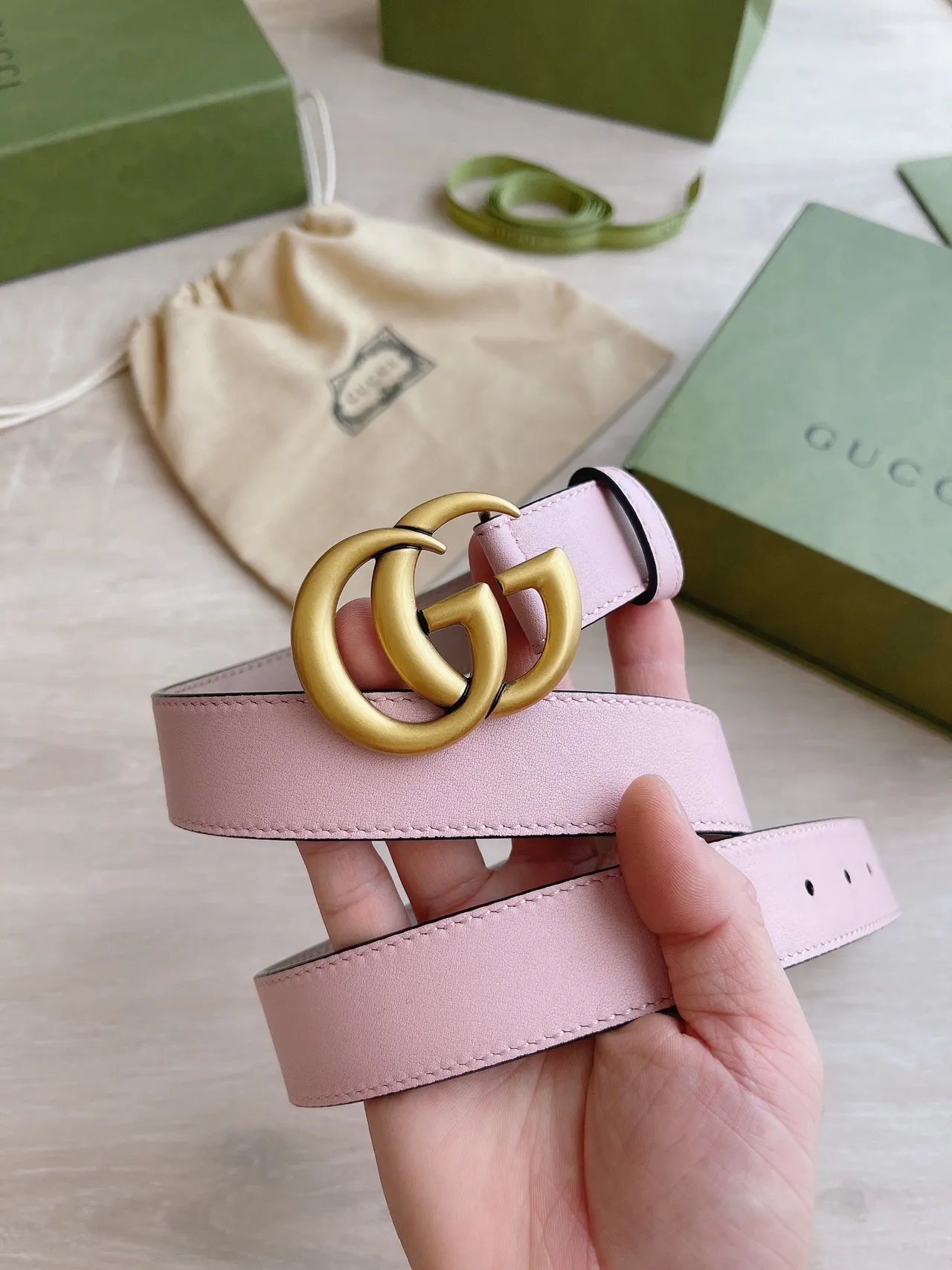 حزام جلد Gucci GG Marmont ناعم باستيل ذهبي وردي Interlocking Double G 8