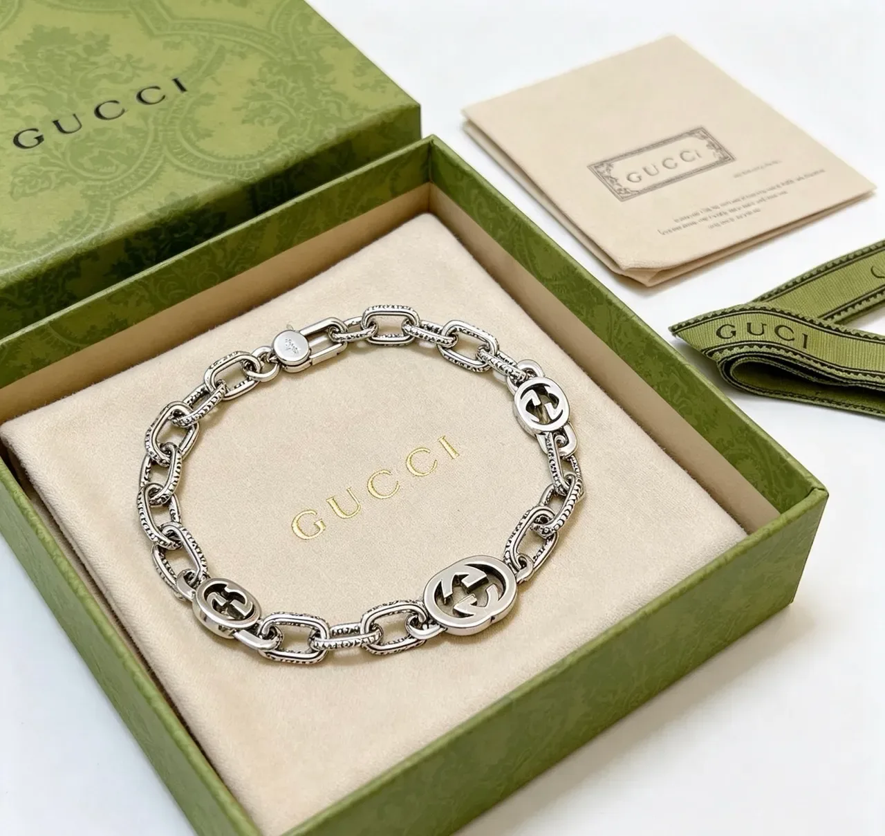 Gucci GG Marmont فضي بيج متشابكة G مداليون سلسلة بيضاوية مموجة سوار 4