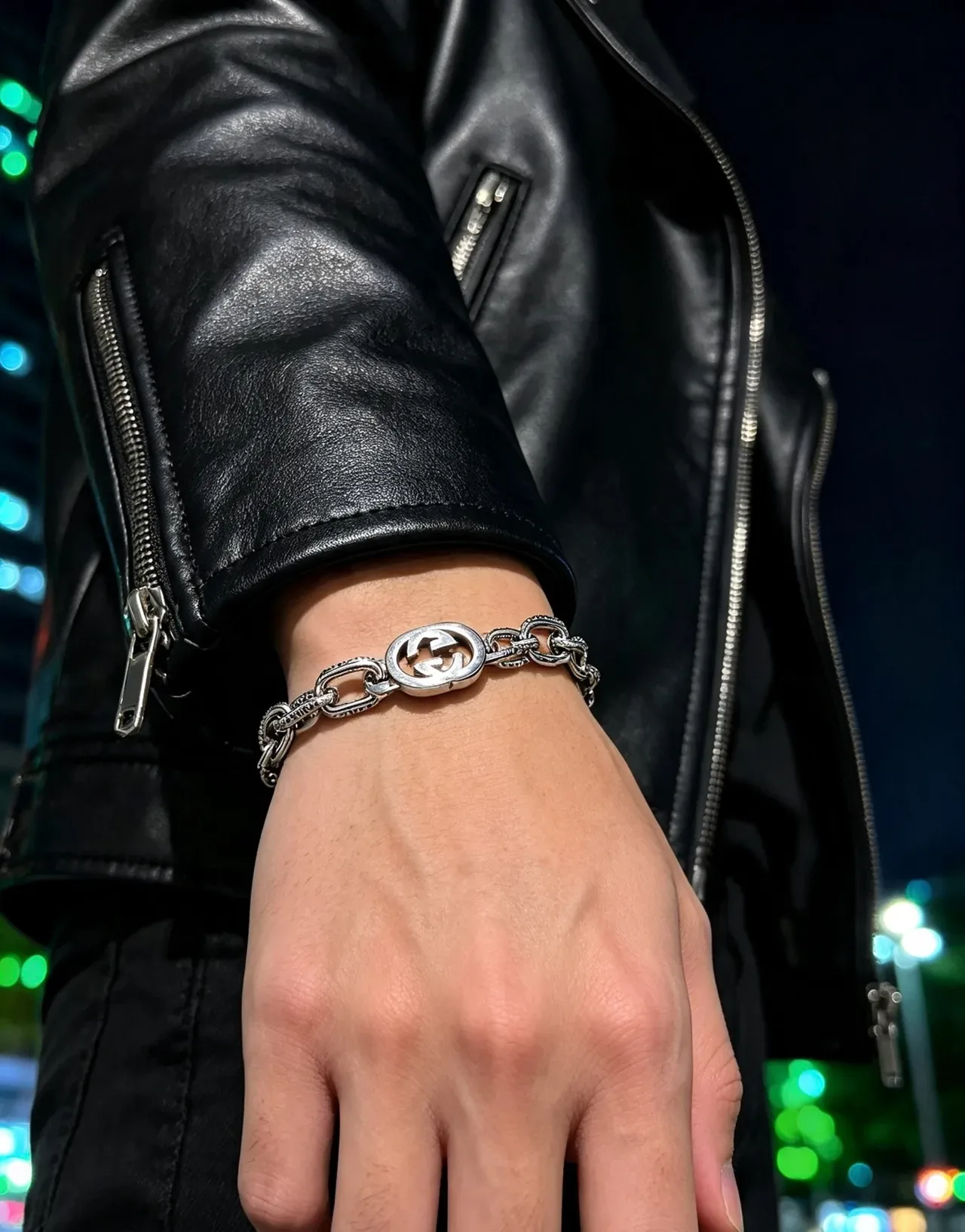 Gucci GG Marmont فضي بيج متشابكة G مداليون سلسلة بيضاوية مموجة سوار 7