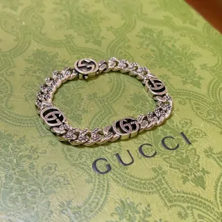 Gucci GG Marmont فضي أسود سلسلة كرب كثيفة مداليات G متشابكة سوار