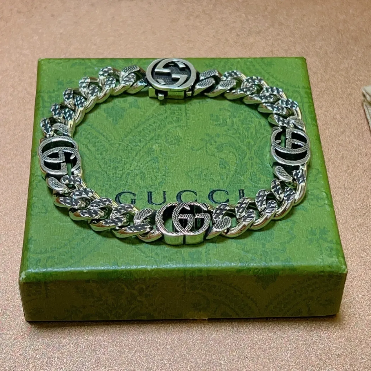 Gucci GG Marmont Argent Noir Chaîne Curb Épaissie Médaillons G Entrelacés Bracelet 6