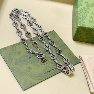 Gucci GG Marmont Argent Interlocking G Motif Finition Oxydée Collier