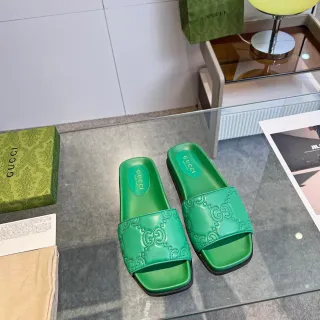 Gucci GG Motif شرابات جلد أخضر