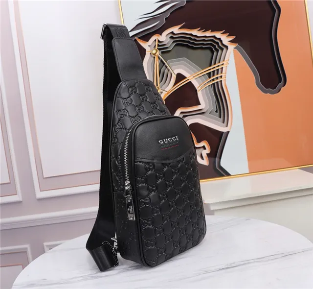 Gucci GG Supreme Bolsa crossbody preta embossed 8