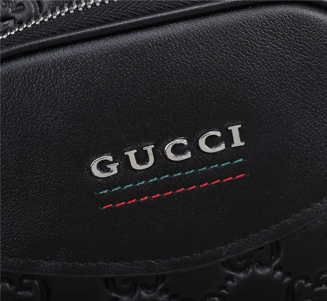 Gucci GG Supreme Bolsa crossbody preta embossed 9