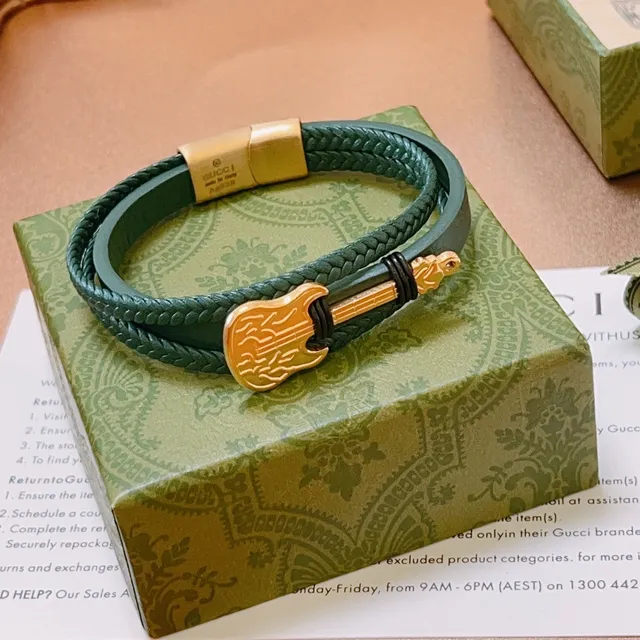 Gucci Bracelet en cuir tressé vert et or avec charme guitare 4