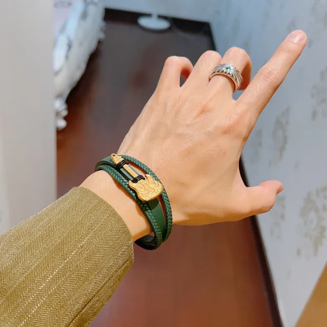 Gucci Bracelet en cuir tressé vert et or avec charme guitare 5