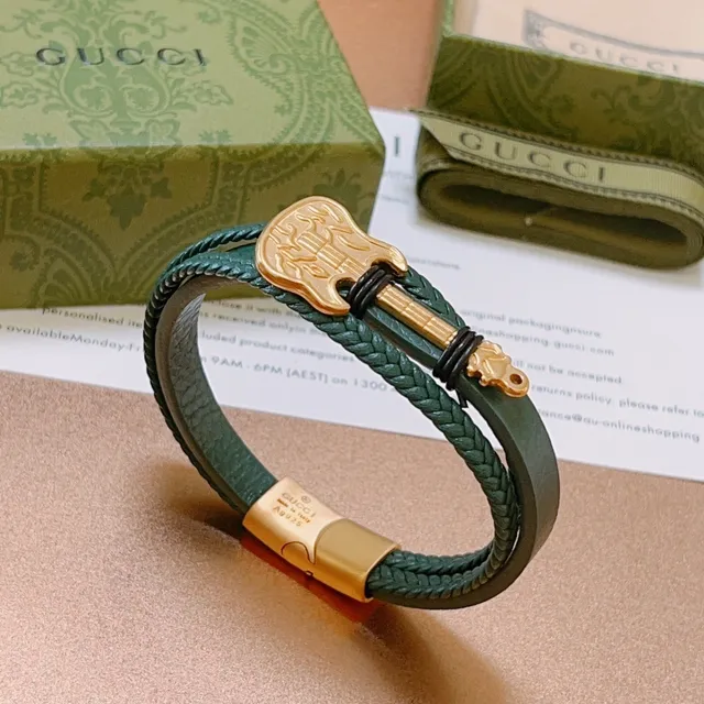 Gucci Bracelet en cuir tressé vert et or avec charme guitare 9