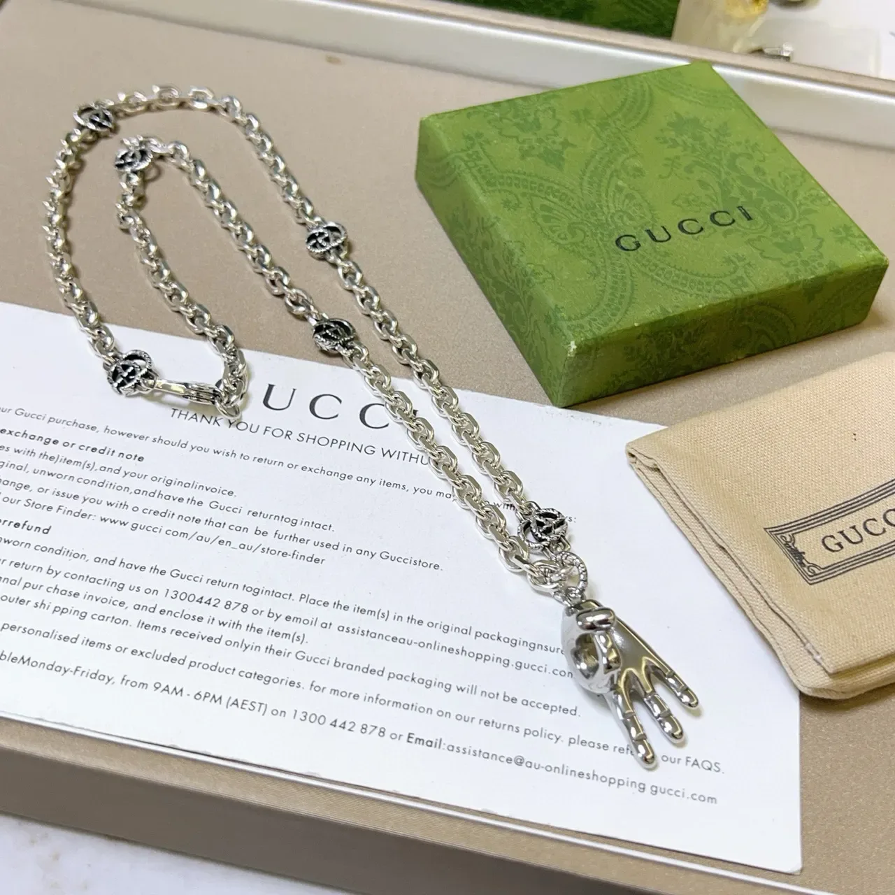 Gucci Hand Motif Silver Chunky Oval-Link Chain Pendant Necklace 9