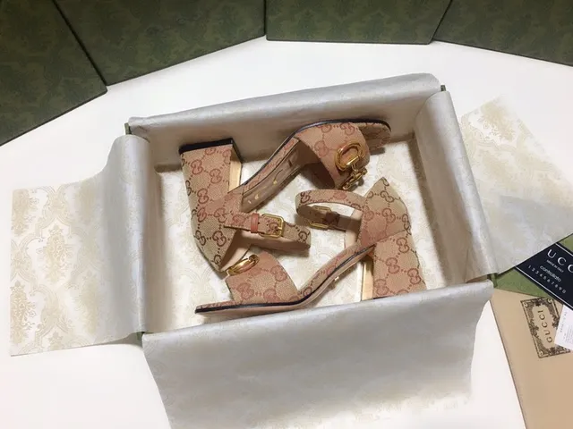 Gucci Horsebit 1955 بيج ذهبي GG Monogram كانفاس إبزيق كعب كتلي 9