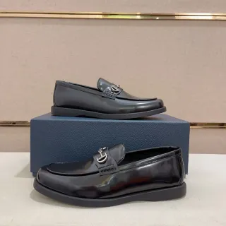 Gucci Horsebit 1955 黑色亮面漆皮 扣式乐福鞋