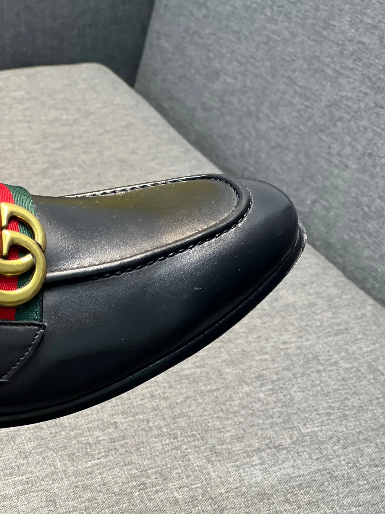 Gucci Horsebit 1955 Mocassim de couro preto com listra de rede 3