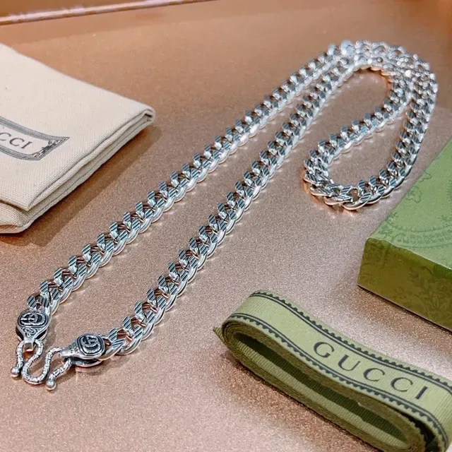 Gucci Interlocking G Curb-Link Silver Necklace 9