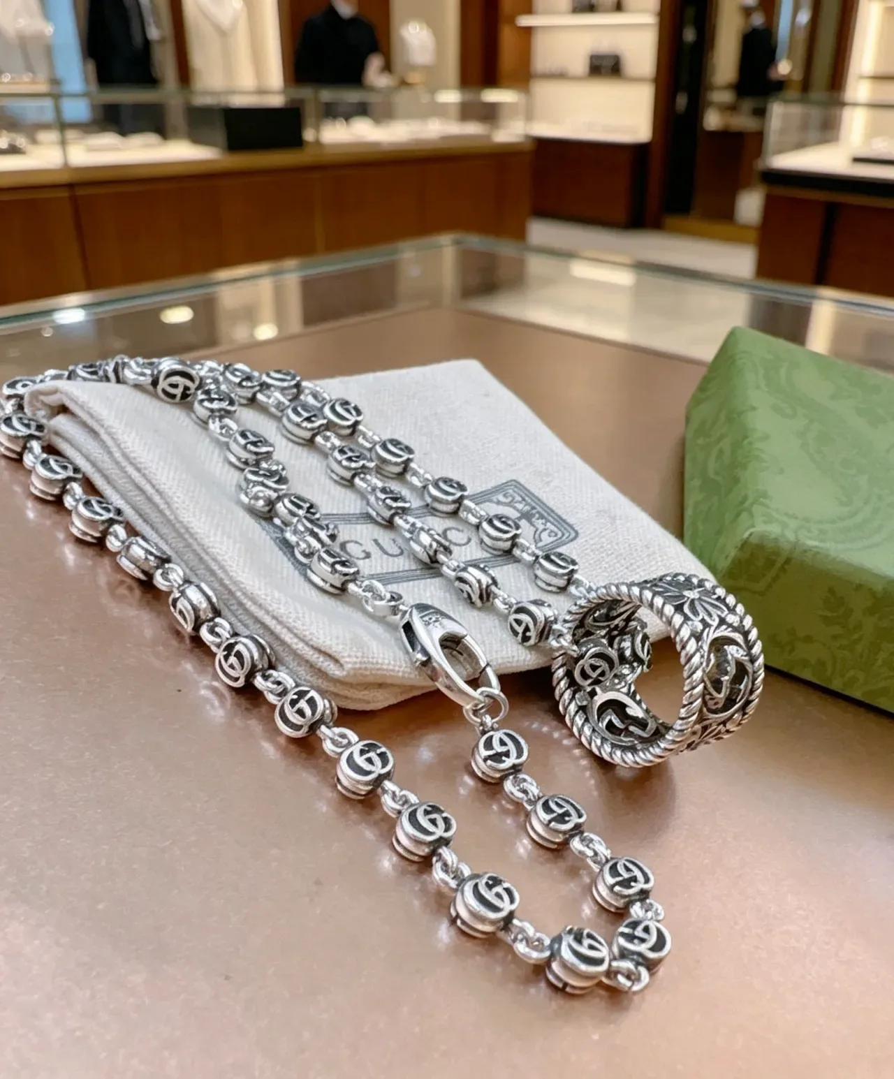 Gucci Interlocking G-Link Silver-Tone Ornate Pendant Necklace 2