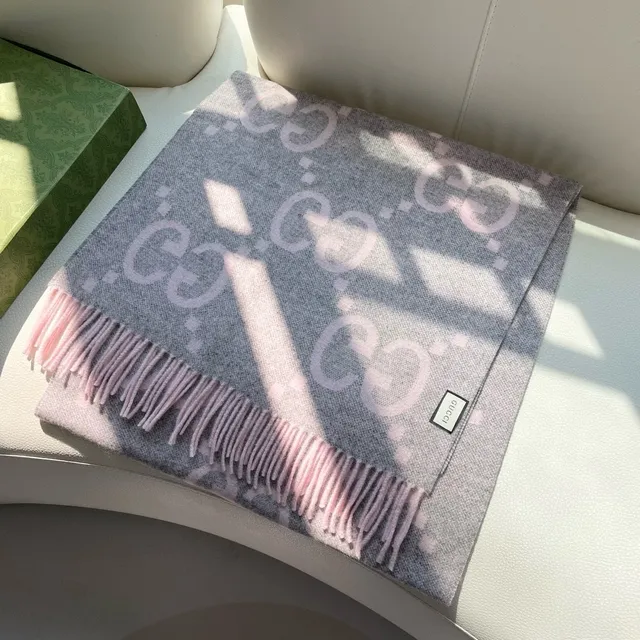 Gucci Interlocking G Monogram গ্র্যাডিয়েন্ট ক্যাশমির স্কার্ফ 5