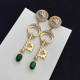 Gucci কী মোটিফ মুক্তা এবং সবুজ পাথরের কানের দুল