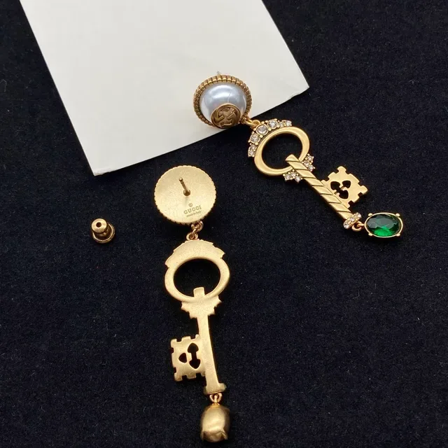 Gucci Brincos Motivo Chave Pérola e Pedra Verde 5