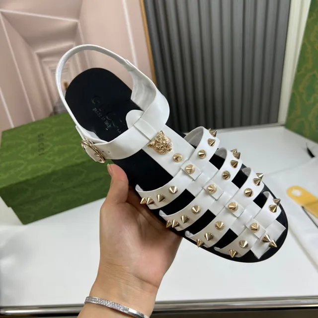 Gucci Medusa Stud ذهب أبيض متعدد الحزام مدبب مقاتل صندل 7