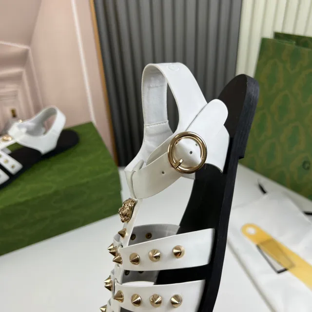 Gucci Medusa Stud ذهب أبيض متعدد الحزام مدبب مقاتل صندل 8