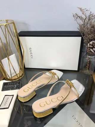 Gucci Sandalias Metálicas Plata y Oro Punta Cuadrada Correa Casual 4