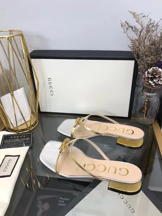 Gucci Sandalias Metálicas Plata y Oro Punta Cuadrada Correa Casual 6