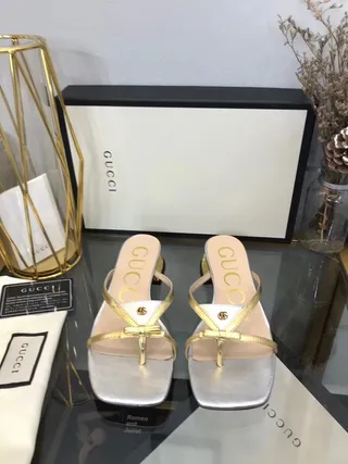 Gucci Sandalias Metálicas Plata y Oro Punta Cuadrada Correa Casual 7