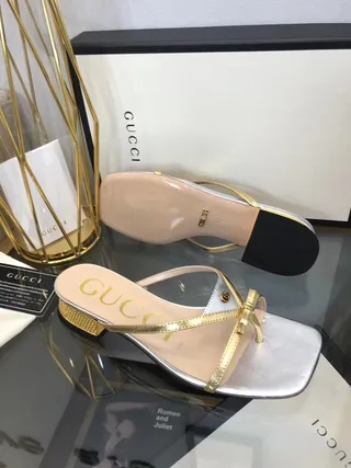 Gucci Sandalias Metálicas Plata y Oro Punta Cuadrada Correa Casual 8
