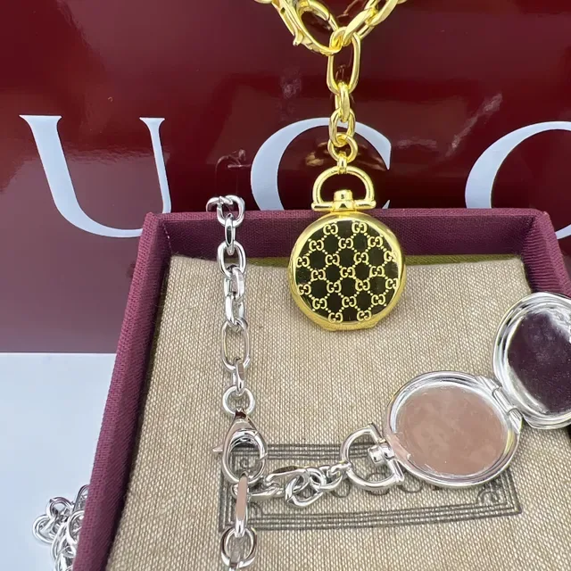 Gucci GG মোনোগ্রাম সোনালি পকেট ওয়াচ পেন্ডেন্ট নেকলেস 3