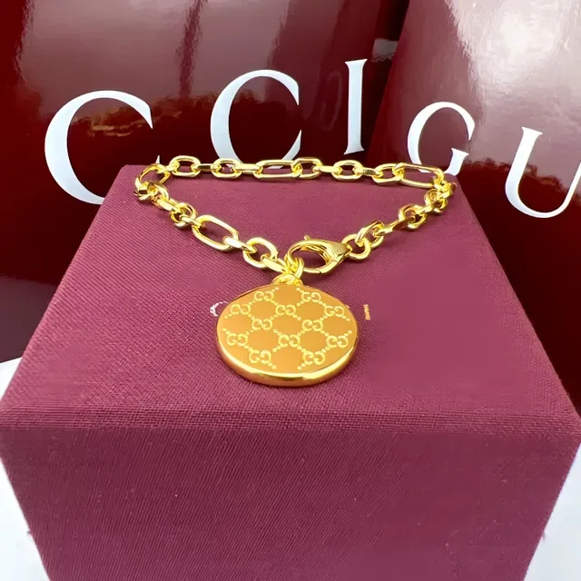 Gucci GG মোনোগ্রাম সোনালি পকেট ওয়াচ পেন্ডেন্ট নেকলেস 6