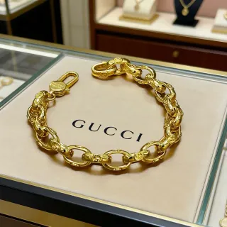 سوار Gucci Ophidia ذهبي اللون مع حلقات G متشابكة