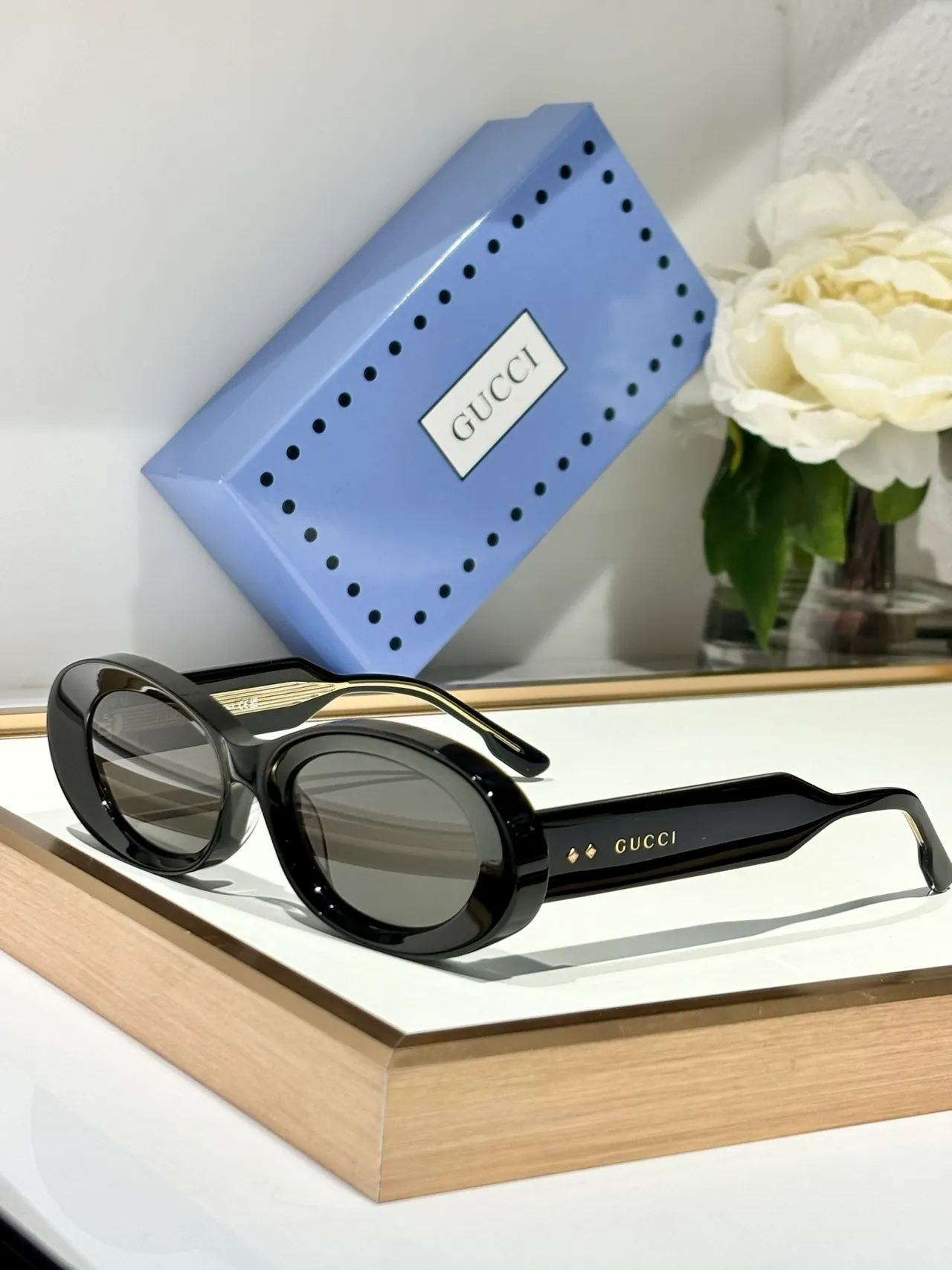 Gucci Óculos de sol Marco ovalado de acetato rosa marrom Acento de ponte dourado 9