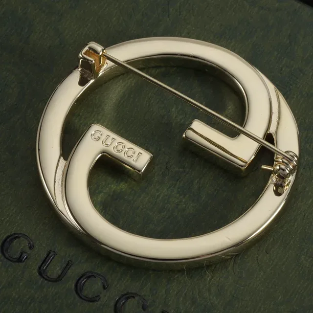 Gucci गुलाबी गोल्ड वृत्ताकार एनेमेल Interlocking G Logo ब्रोच 2