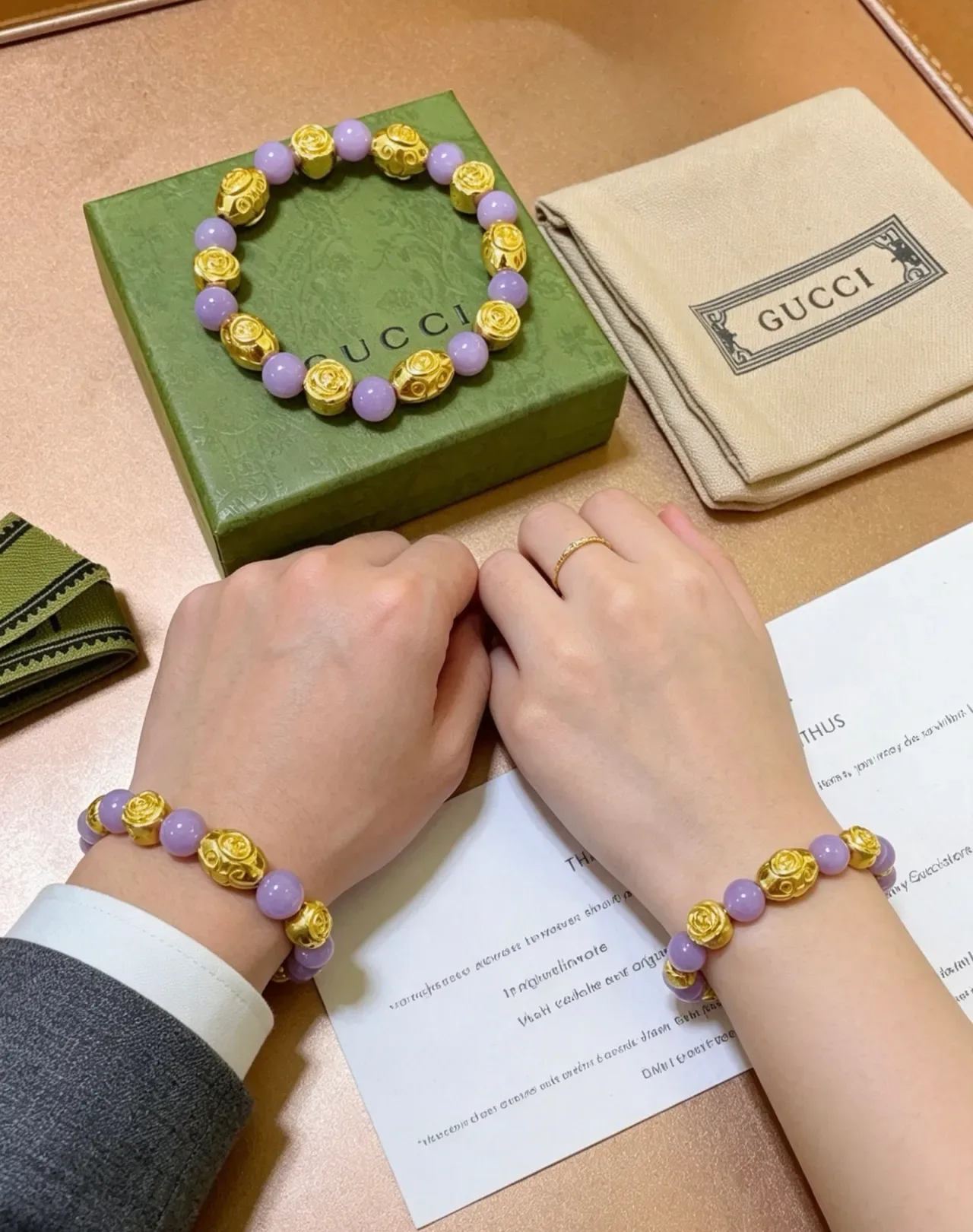 سوار Gucci معدني خرز بنفسجي وذهبي 5
