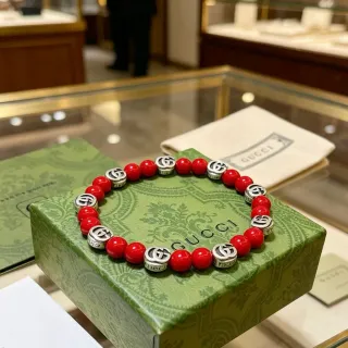 سوار Gucci أحمر فضي خرز interlocking G charms
